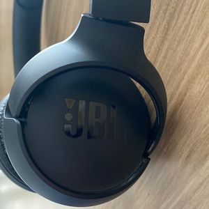 JBL headphones! NWOT! Wireless!!